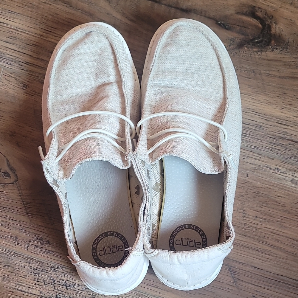 Hey Dude Cream Loafers, Size 9, White Soles, Machine Washable